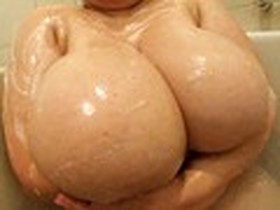 独占！ 祝Tカップ 144センチ 初本番！ 両手でも支え切れない15キロの超乳が激震する！ はるき 26才　サンプル画像04